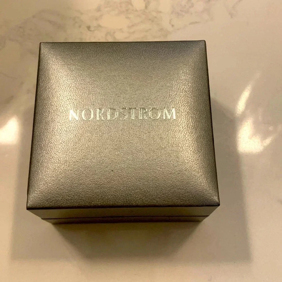 NWT NORDSTROM PEARL AND STERLING SILVER STUD EARRINGS - Picture 3 of 6